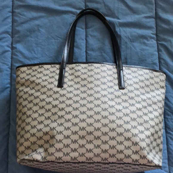 Michael Kors Handbags - Michael Kors shoulder bag